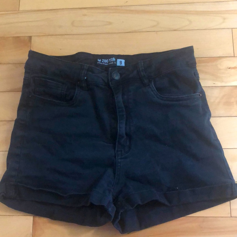 Im selling clothes that I don’t wear anymore ( I am sorry I speak french haha).